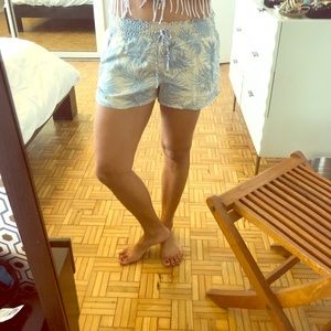 Elastic low waist Tropical lush short